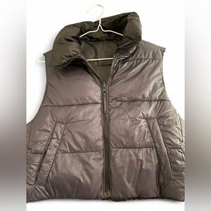 American Eagle Reversible Cropped Puffer Vest